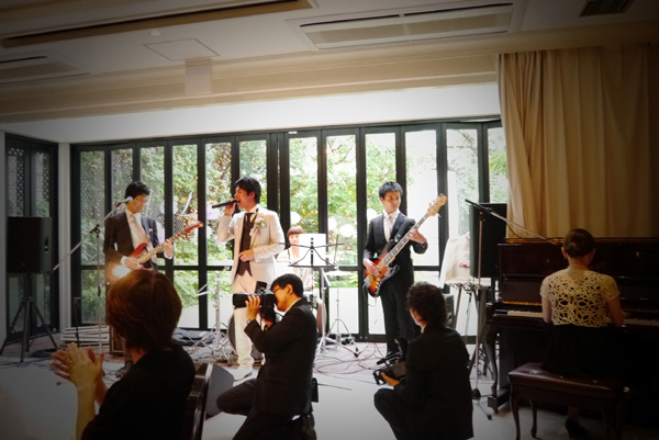 結婚式の余興演奏にバンドセットをレンタルさせて頂きました 神奈川県茅ヶ崎市の楽器 音響レンタル パプリカミュージックレンタル